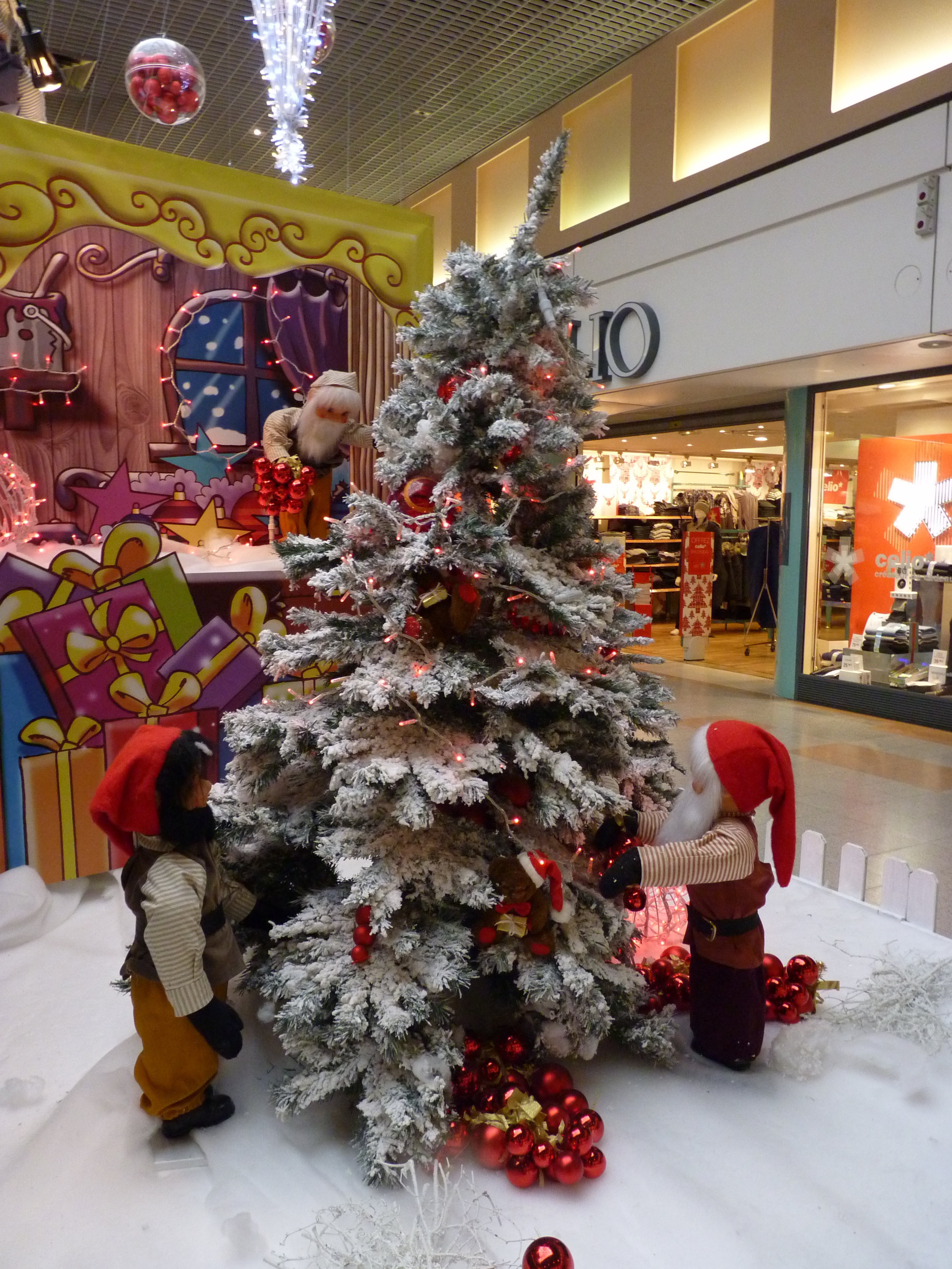 Rennes Centre Alma Les automates saluent l’arrivée du alma city les automates saluent larrivee du pere noel