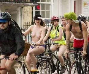 Nude Bike Ride : une des revendications les plus extrèmes...