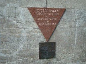 Triangle commémoratif à la déportation des homosexuels dans les camps nazis