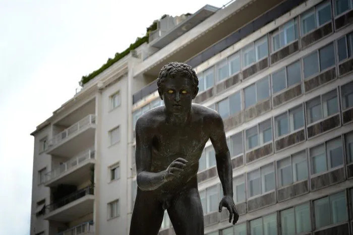 Jeune coureur du square Syntagma