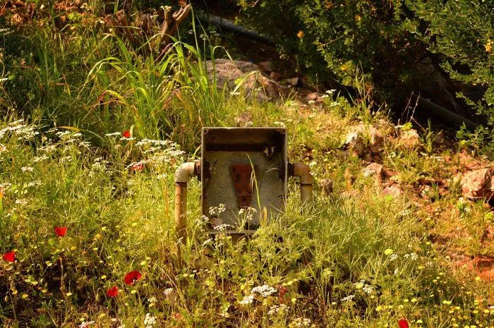 Boîte de maintenance vide, sur la colline Philoppapos