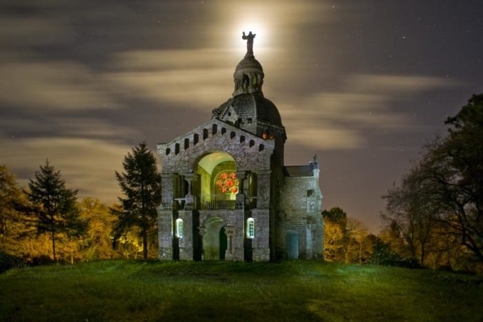 Cette chapelle située à Berné est surnommée le Montmartre breton