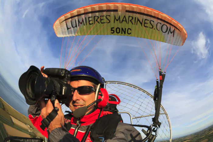 JEROME HOUYVET, LE PHOTOGRAPHE QUI S’ENVOIE EN L’AIR EN BRETAGNE