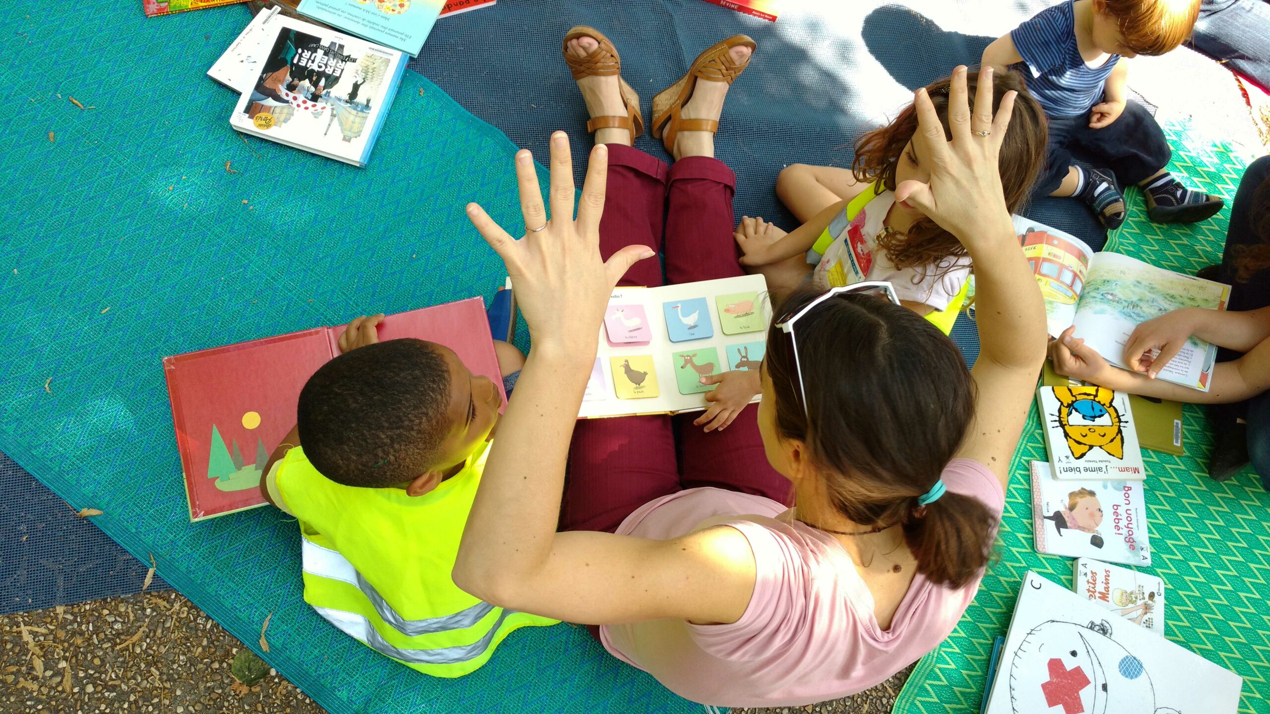 Bibliotheque Hors Les Murs De La Mediatheque De La Canopee Aire De Jeux Des Petits Du Jardin Nelson Mandela Paris Mercredi 16 Juin 21