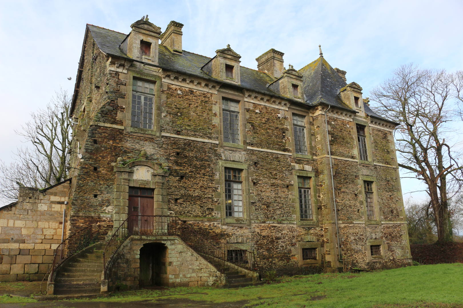 L’ASSOCIATION CHEZ MARIE VEUT SAUVER LE CHÂTEAU DU LOU DU LAC
