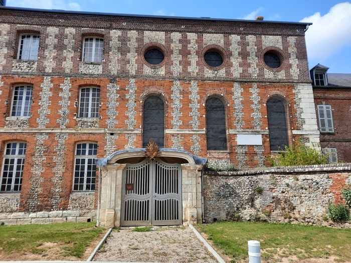 Circuit : visite guidée de l'église Saint-Ouen et constructions anciennes Mairie Harcourt