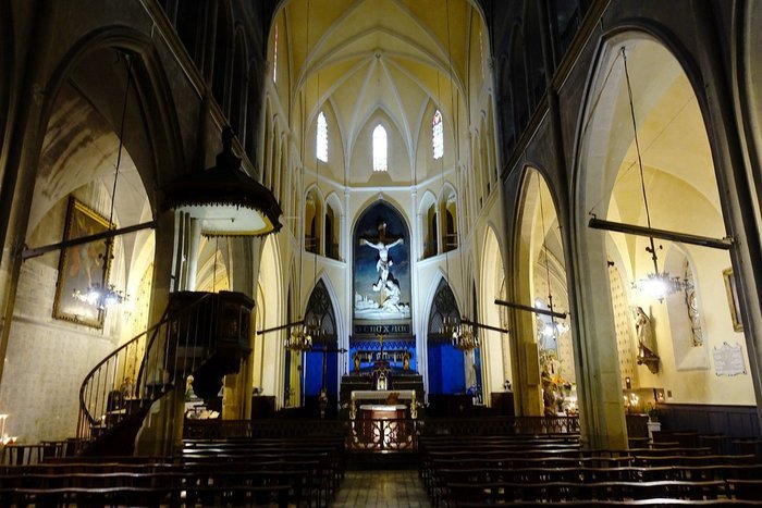 Entrez dans une chapelle de style « néo-gothique troubadour » et découvrez les trésors qu’elle abrite Chapelle des Pénitents Bleus Montpellier