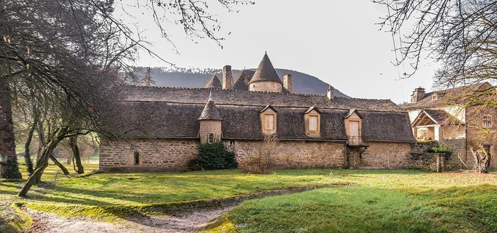 Flânez dans les jardins d'un château lozérien dans la vallée du Lot Château de Ressouches Chanac