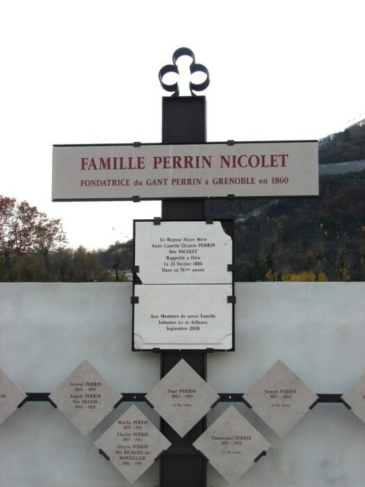 Exposition sur les gantiers à Saint-Roch dans la chapelle du cimetière Cimetière Saint-Roch - Grenoble Grenoble