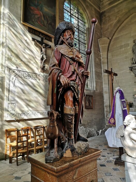 Exposition vêtements et objets litugiques Eglise de la Nativité de Notre Dame de Magny en Vexin Magny-en-Vexin