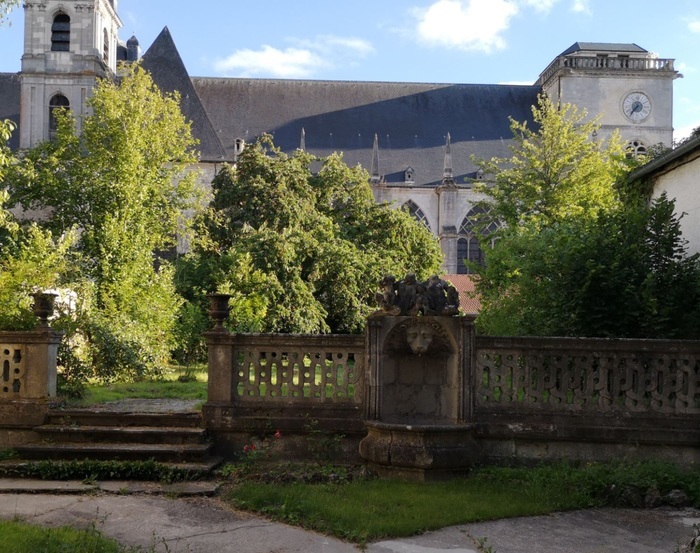 Découverte d'une demeure du XVIe siècle Maison du cœur historique Saint-Mihiel