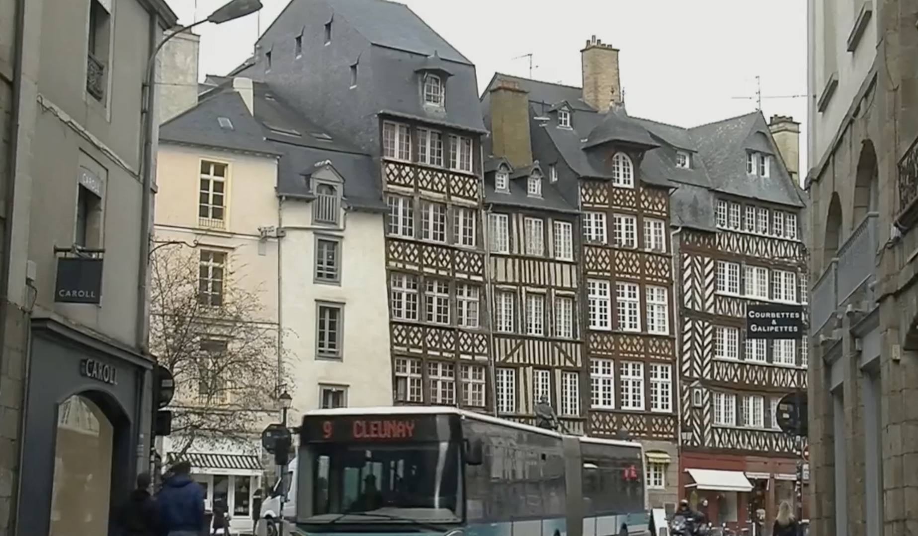 Rennes. La place végétalisée du Champ-Jacquet rendue aux piétons ...