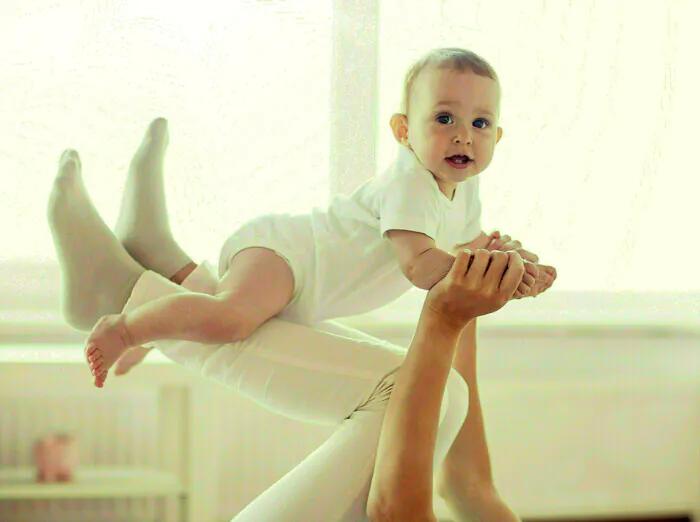 Danse parents-bébé Espace Parent-Enfant Issy-les-Moulineaux