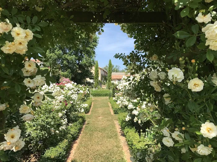 Promenade dans un jardin fleuri Jardin de Montjoie 85320 Sainte Pexine Sainte-Pexine