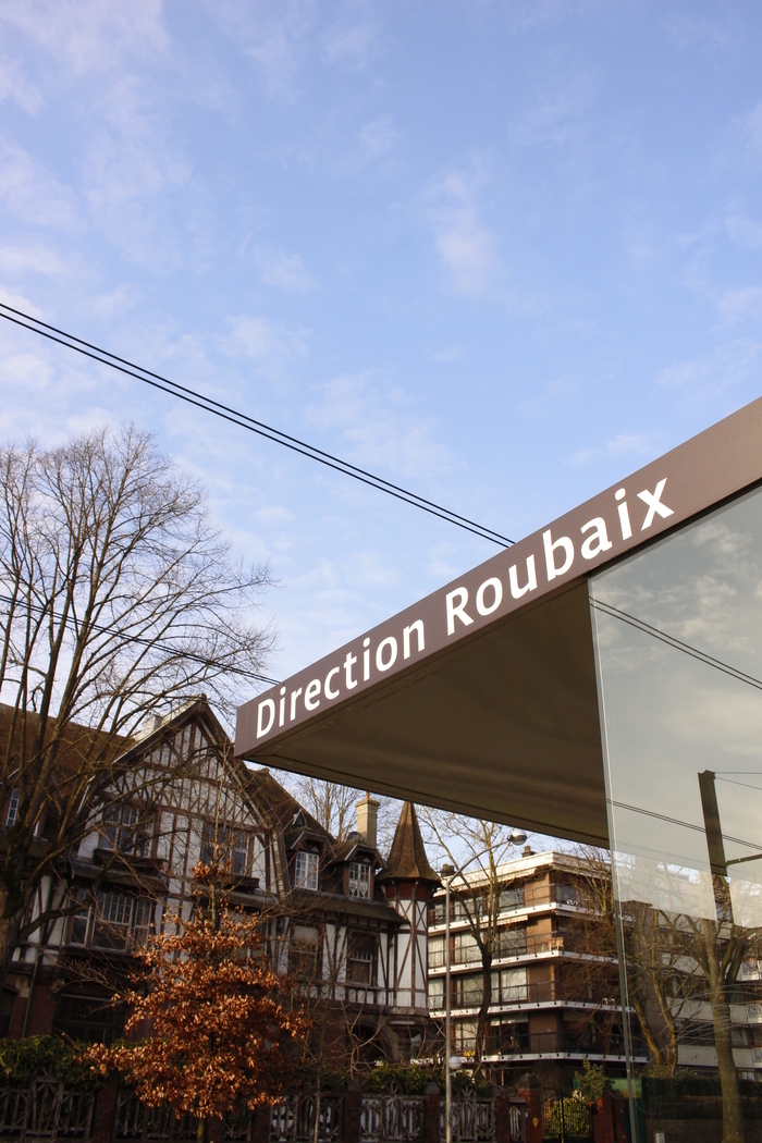 Roubaix à Lille en tramway Art Déco Arrêt de tram Alfred Mongy Roubaix