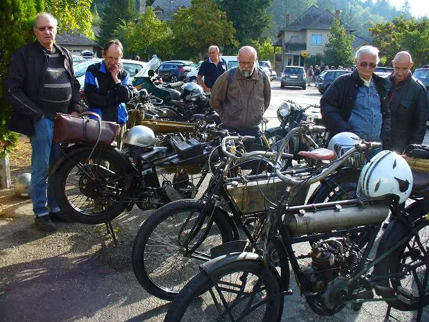 Rassemblement motos "ancêtres" à Saint-Salvadou