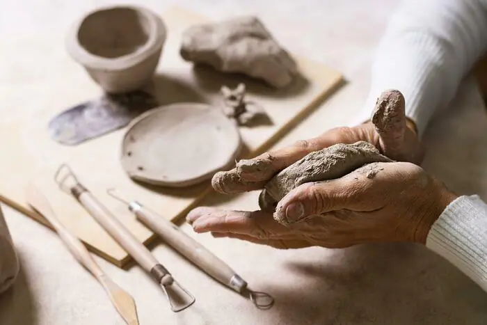 Les mains dans la terre Musée de la faïence et de la céramique Malicorne-sur-Sarthe
