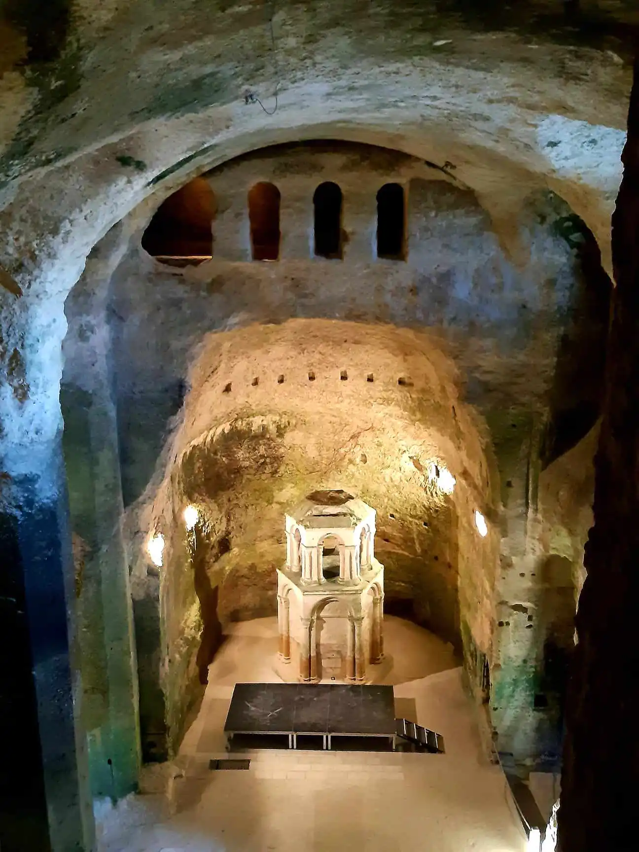Visite de la cathédrale monolhited'Aubeterre et de la chapelle monolithe de Gurat