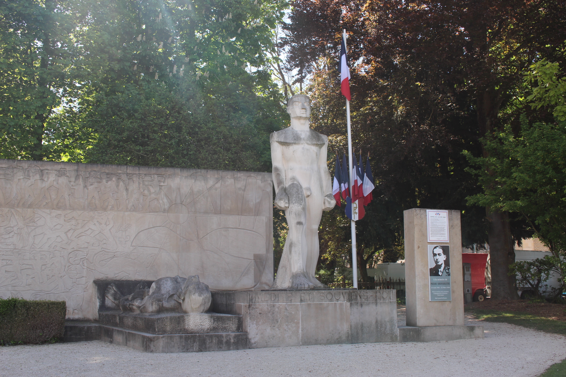 Bulles de culture Monument aux Martyrs de la Résistance