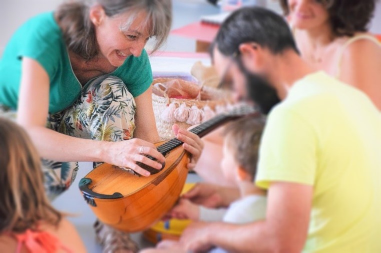 Atelier chant parents-enfants / Comptines et mandoline / 0-5 ans