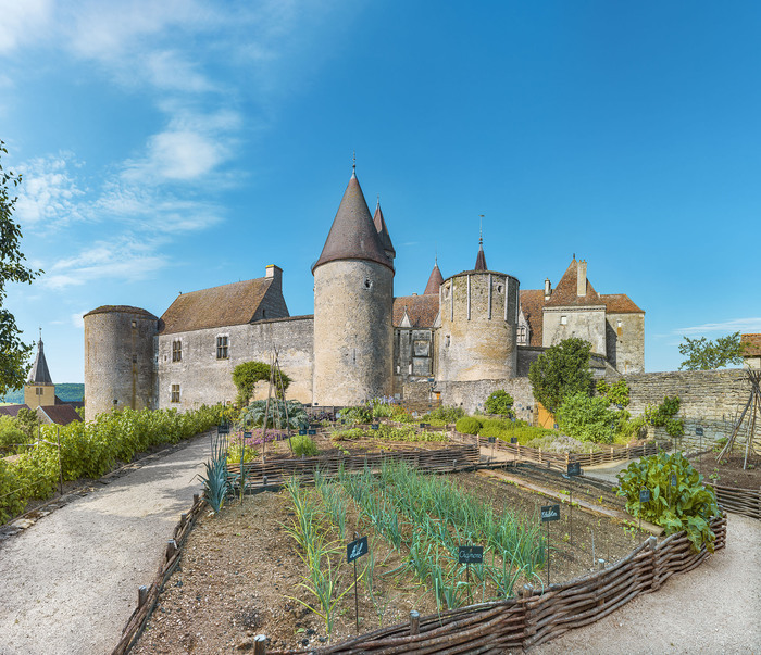 Visite des jardins paysagers : un nouvel écrin de verdure pour le château Château de Châteauneuf Chateauneuf