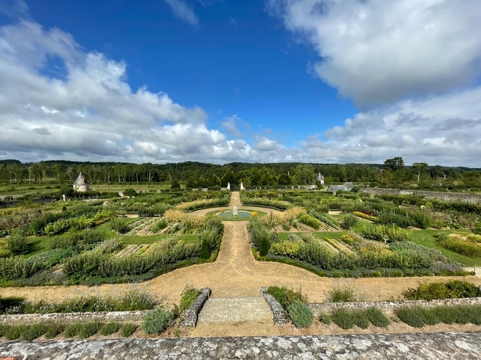 Visite guidée sensorielle dans les Jardins du Château de Valmer Château et jardins de Valmer Chançay