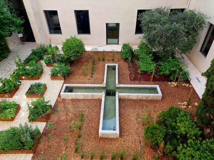 Découvrez le jardin du cloître du couvent Sainte-Cécile Couvent sainte-Cécile Grenoble