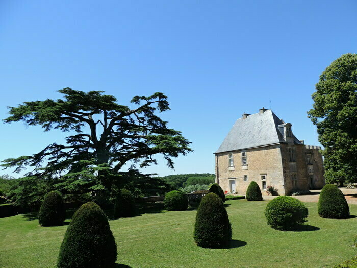 Découverte d'un jardin de château-fort Jardin du château-fort de Montreuil Bonnin Boivre-la-Vallée
