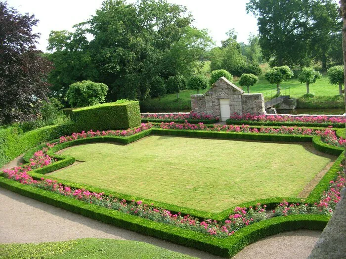 Visite du parc et jardins du château de Bienassis Jardins et parc du château de Bienassis Erquy
