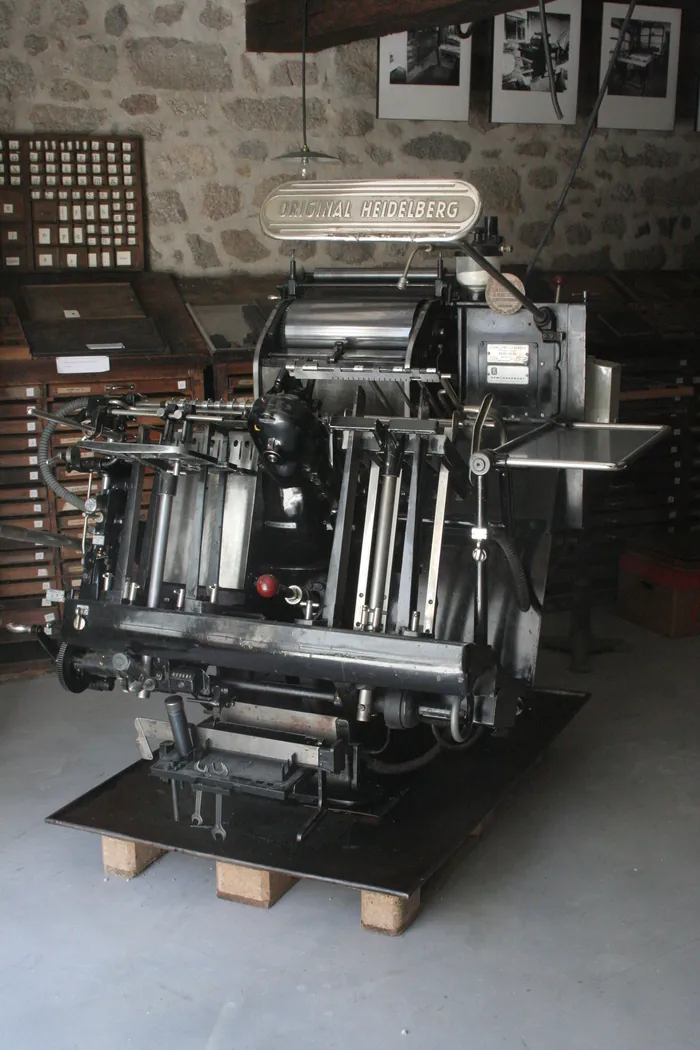 Démonstration de lithographie dans l'imprimerie du musée Musée du Pays d'Ussel Ussel