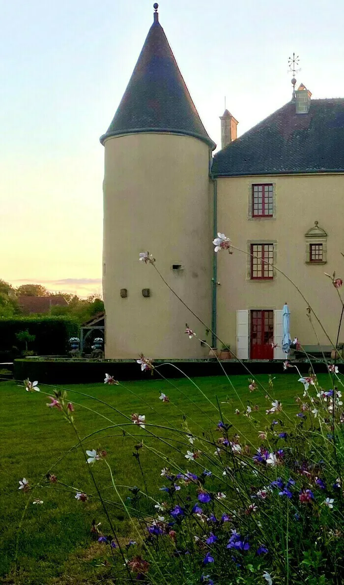 Éveillez vos sens dans un jardin remarquable autour d'un château du XVIe siècle Parc du château d'Ouge