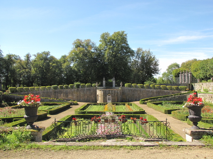Promenade dans le Parc et le Jardin du Château de Donjeux Parc et jardin du château de Donjeux Donjeux