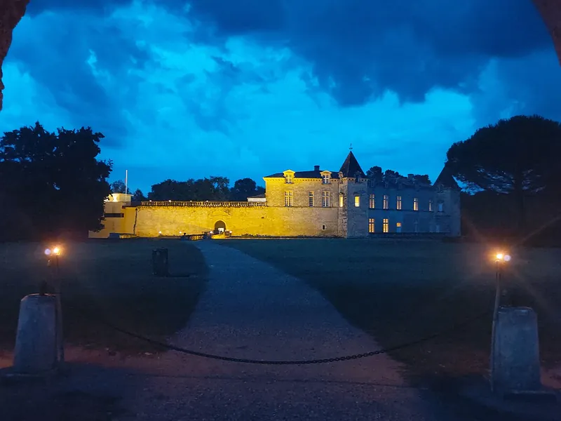 Visite nocturne au Château de Cazeneuve