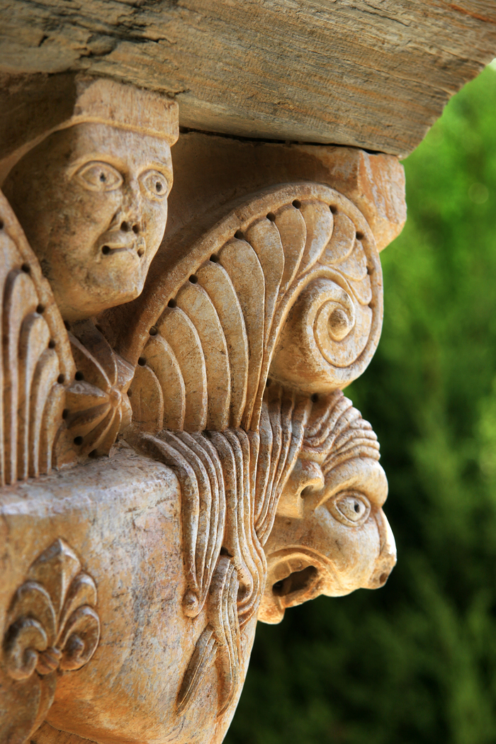 Visite à la lanterne du prieuré sur "le décor sculpté végétal" Prieuré de Serrabona Boule-d'Amont