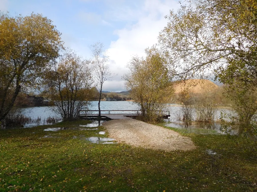 Lâchers de truites Plan d'eau de la CISBA à Séverac-le-Château