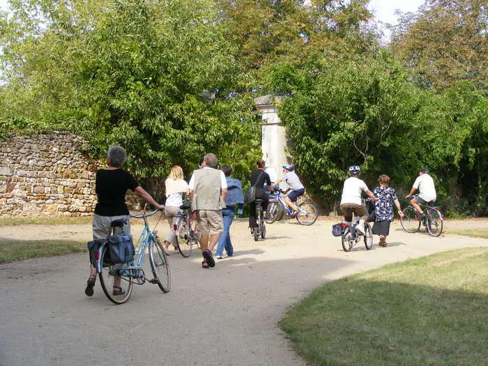 "Quand on allait sur les chemins à bicyclette" - Dans le cadre de Mai à vélo Terrain de sport Saint-Germain