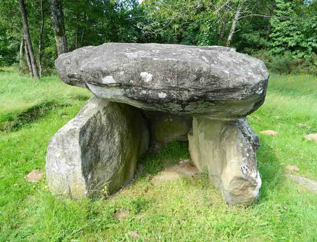 Sentier du dolmen Saint-Laurent-sur-Gorre Nouvelle-Aquitaine