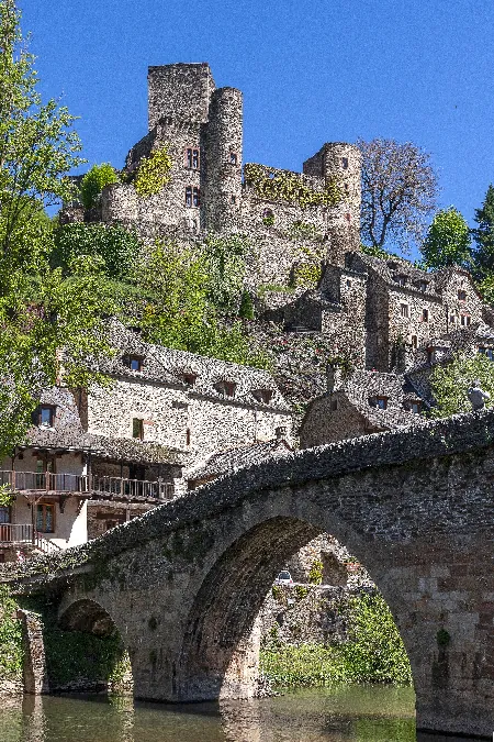 Sentier médiéval Belcastel Occitanie