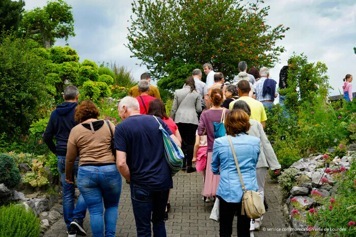 « Visites jardins » avec une médiatrice et le jardinier du château Jardin botanique du château fort et musée pyrénéen Lourdes