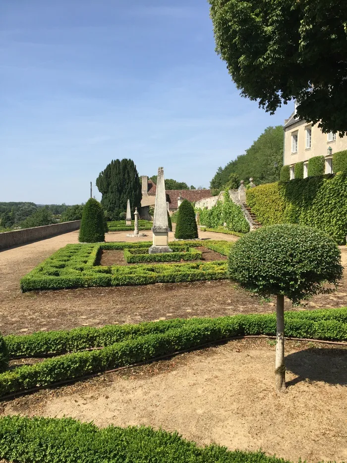 Visite du Jardin de Francis Poulenc au Grand Coteau Le Grand Coteau - Demeure Francis Poulenc Noizay