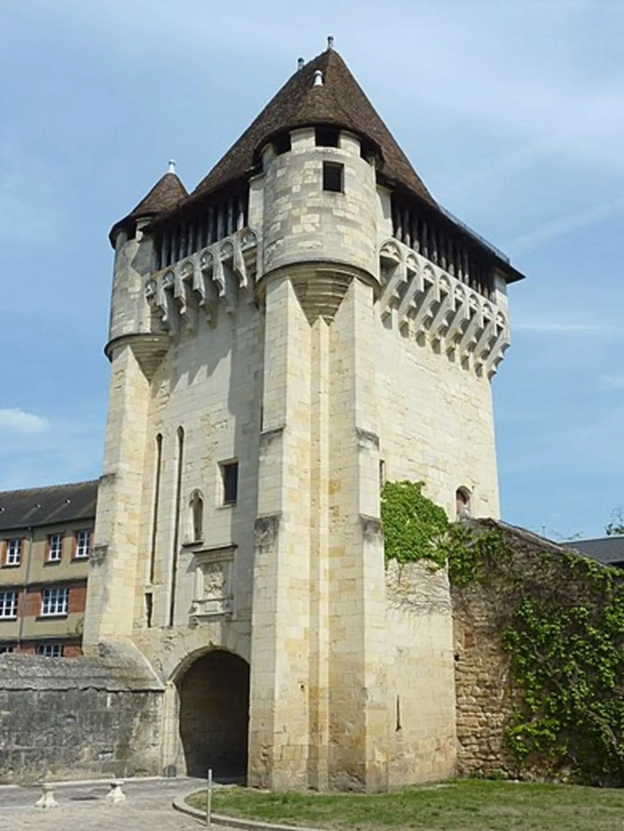 Le musée archéologique de la porte du Croux vous ouvre ses portes Musée archéologique du Nivernais (Porte du Croux) Nevers