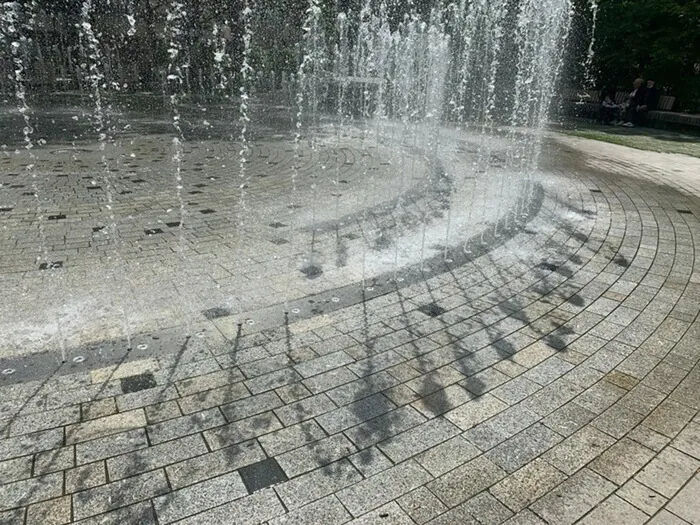 Le murmure de l’eau dans les jardins Parc des Pléiades Courbevoie