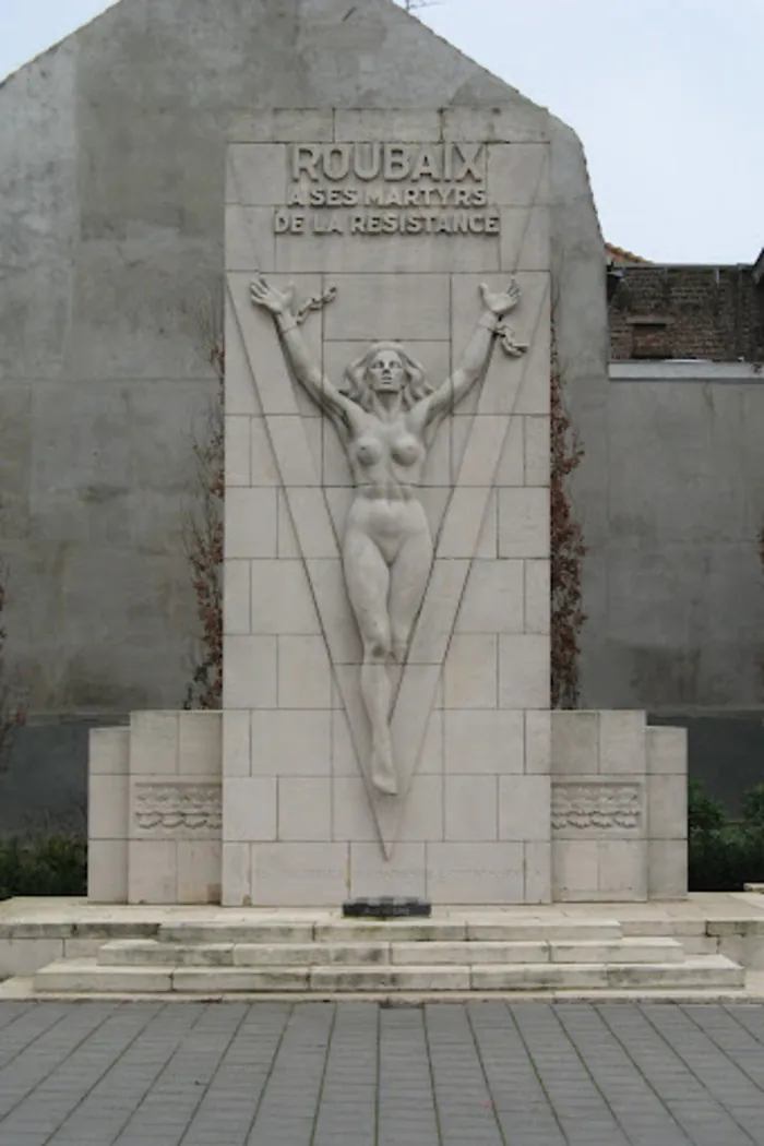 Journée nationale du souvenir des victimes et des héros de la Déportation Place des Martyrs Roubaix