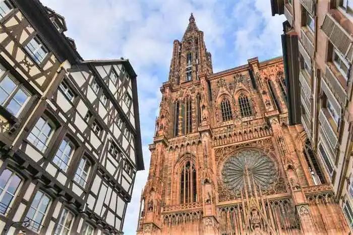 Jeu d'enquête immersif autour de la cathédrale de Strasbourg Place du Chateau Strasbourg