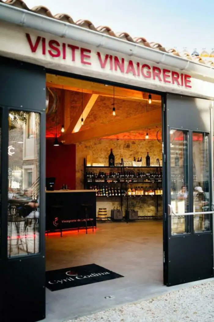 Vinaigrerie CODINA : entrez dans le monde du vinaigre et du balsamique français ! Vinaigrerie Cyril Codina Lagrasse