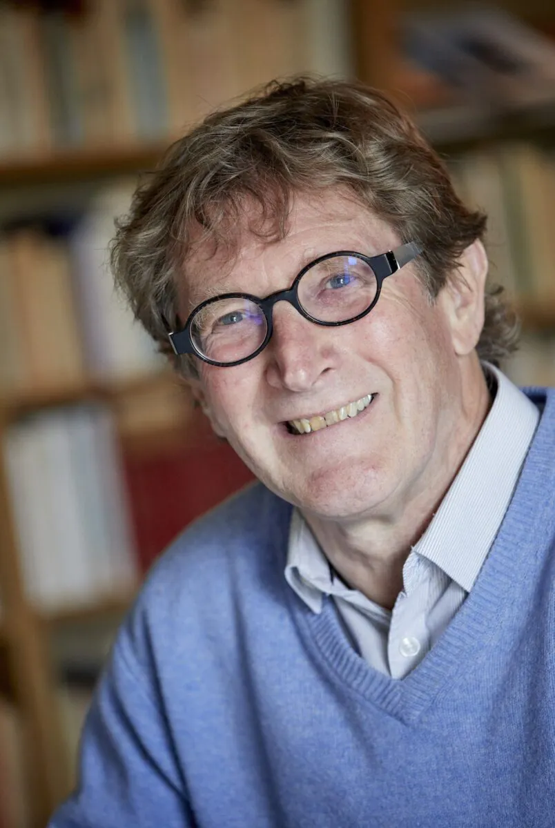 Bernard Rio nous entraîne à travers les Chemins creux de Bretagne